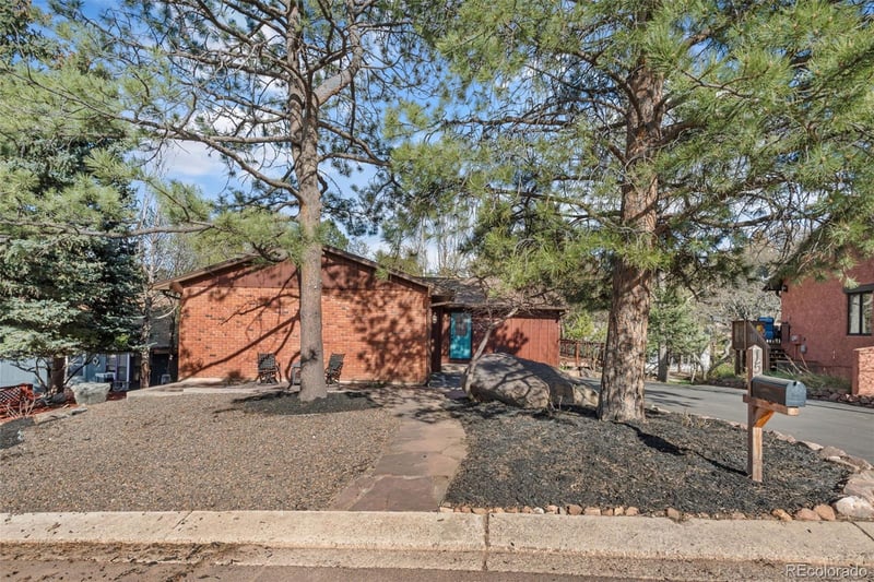 15 Stover Ln, Manitou Springs, CO 80829