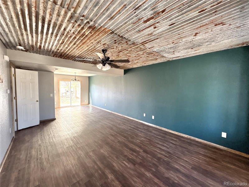 2234 Meadowlark Ln, Pueblo, CO 81008