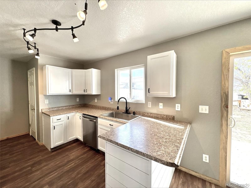 2234 Meadowlark Ln, Pueblo, CO 81008