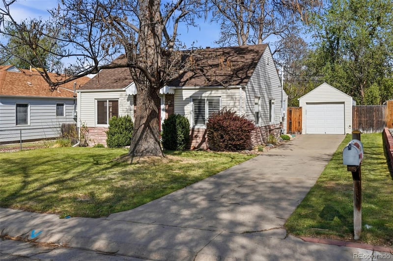 4560 Washington St, Englewood, CO 80113