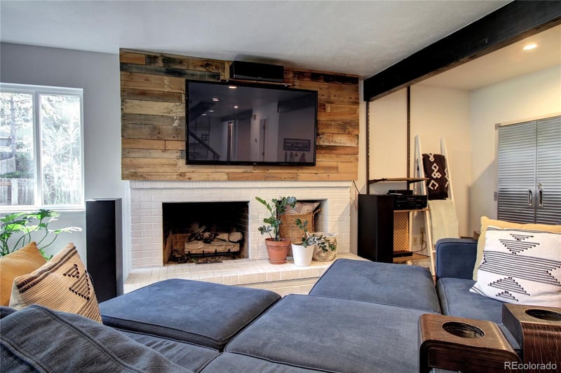 6134 Mineral Dr, Centennial, CO 80112