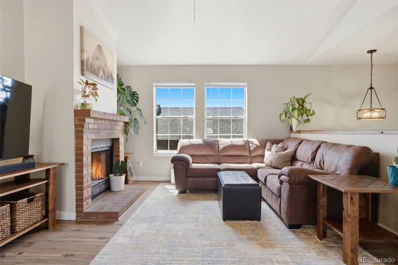 19083 16th Ave, Aurora, CO 80011