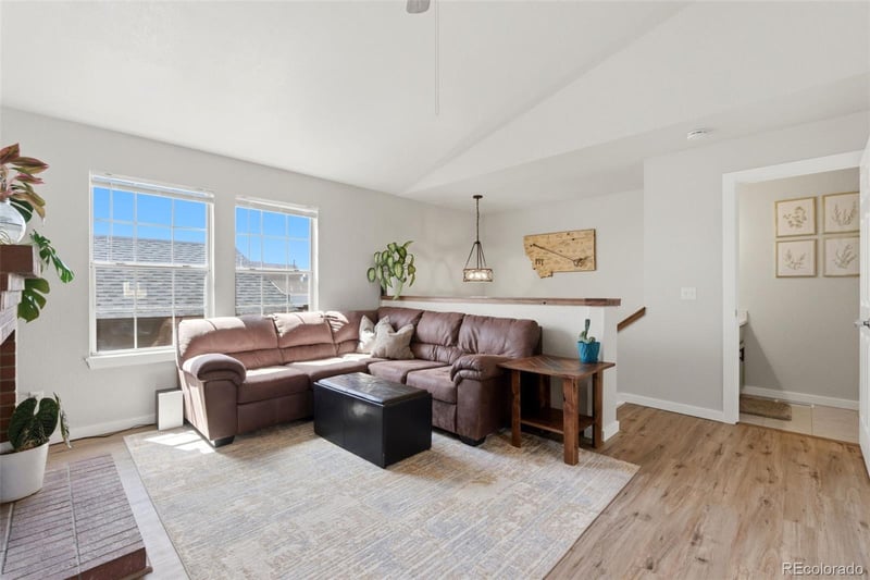 19083 16th Ave, Aurora, CO 80011