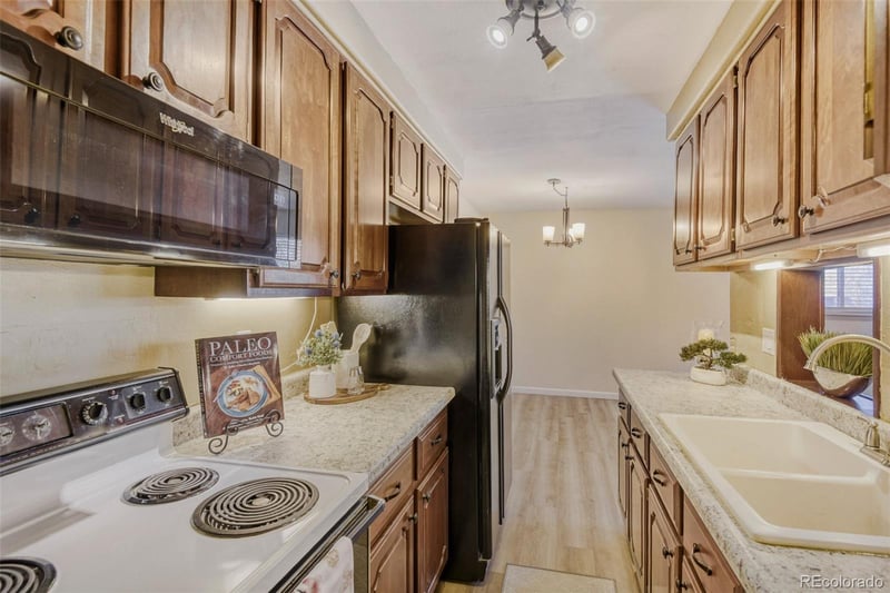 140 E Highline Cir #101, Centennial, CO 80122