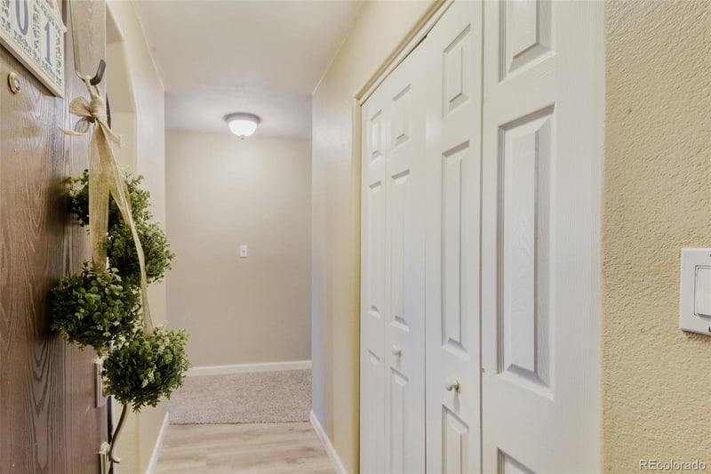 140 E Highline Cir #101, Centennial, CO 80122