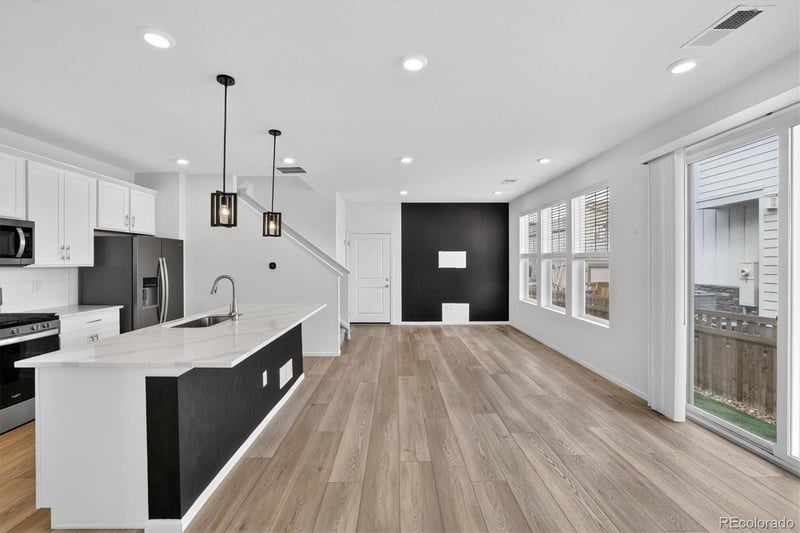 21233 63rd Dr, Aurora, CO 80019