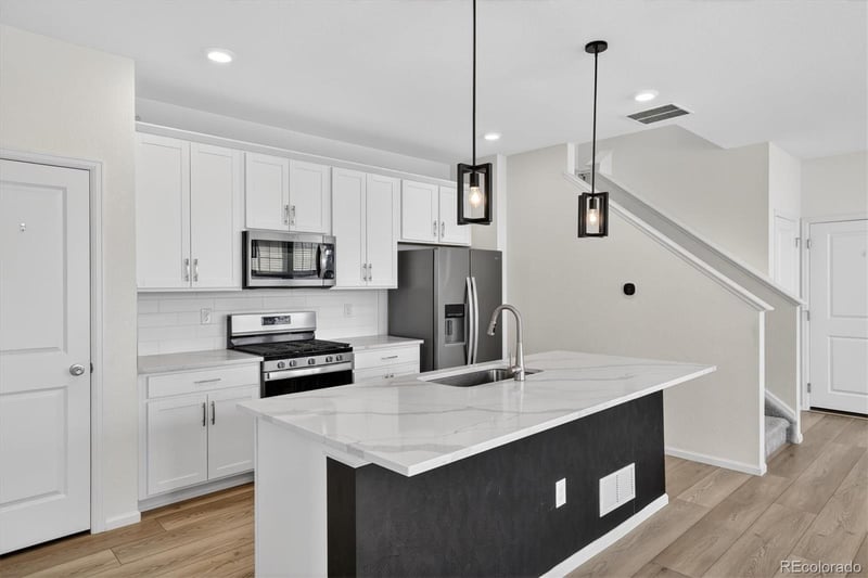 21233 63rd Dr, Aurora, CO 80019