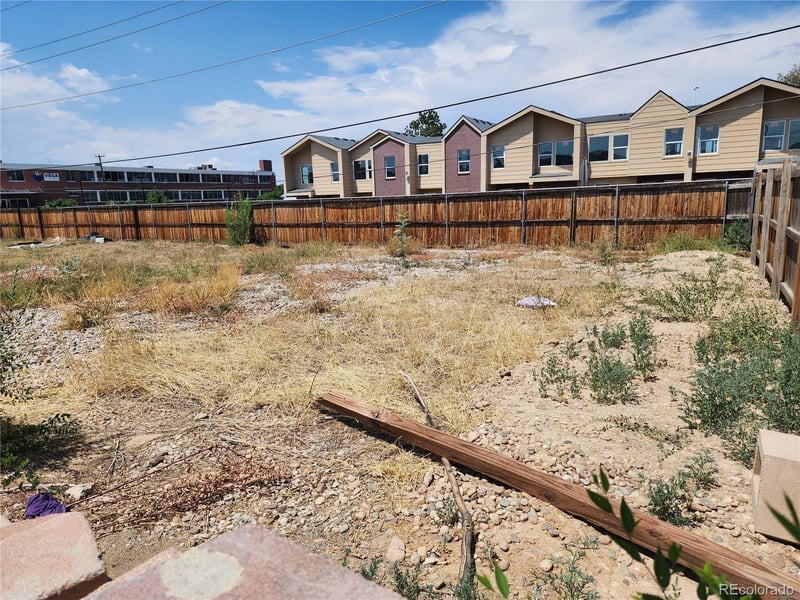 1392 Akron St, Aurora, CO 80010
