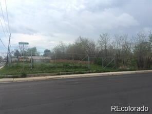 1392 Akron St, Aurora, CO 80010