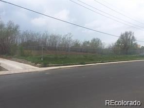 1392 Akron St, Aurora, CO 80010