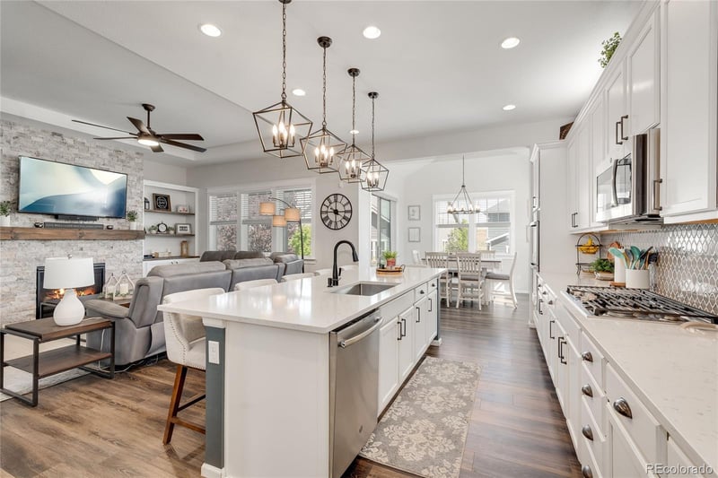 8477 Arapahoe Peak St, Littleton, CO 80125