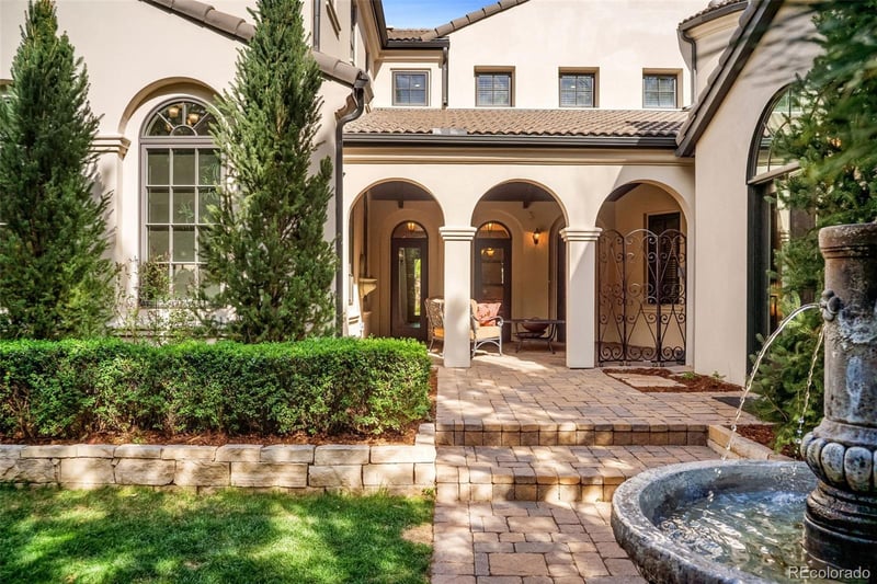 15 Foxtail Cir, Englewood, CO 80113