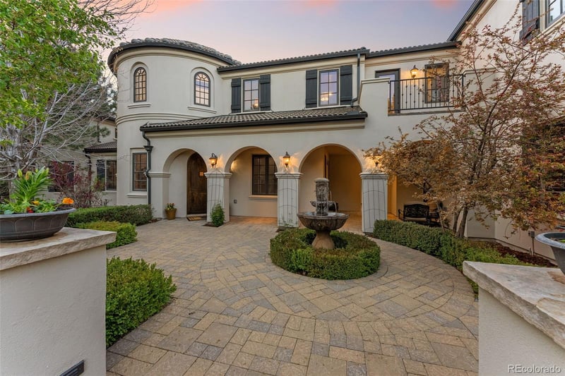 15 Foxtail Cir, Englewood, CO 80113