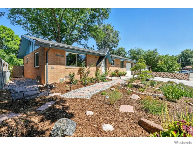 16 Merideth Ln, Longmont, CO 80501