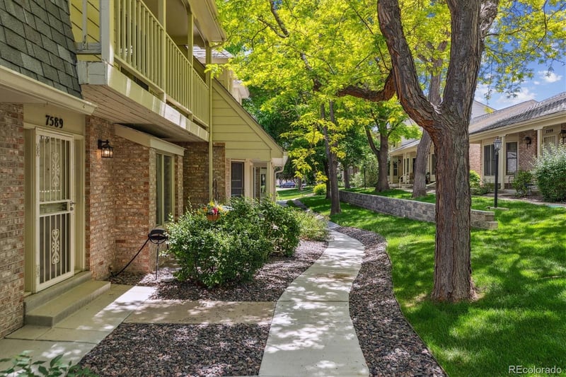 7589 Cove Cir, Centennial, CO 80122