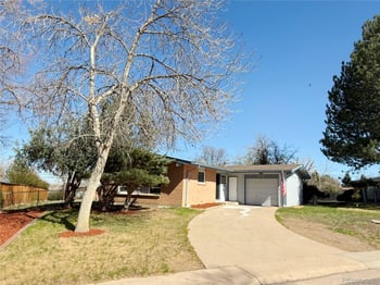 5674 W Chestnut Ave, Littleton, CO 80128