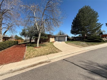 5674 W Chestnut Ave, Littleton, CO 80128