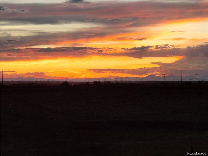 5706 Juliet Ct, Strasburg, CO 80136