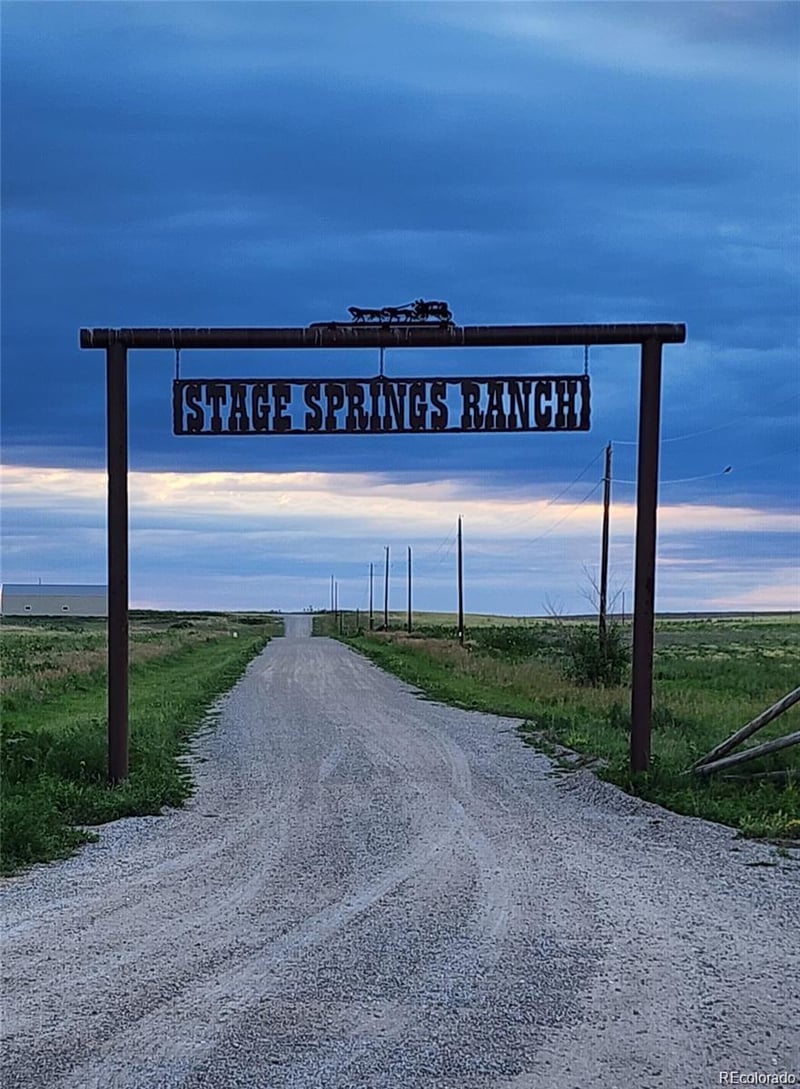 5706 Juliet Ct, Strasburg, CO 80136