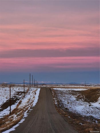 5706 Juliet Ct, Strasburg, CO 80136