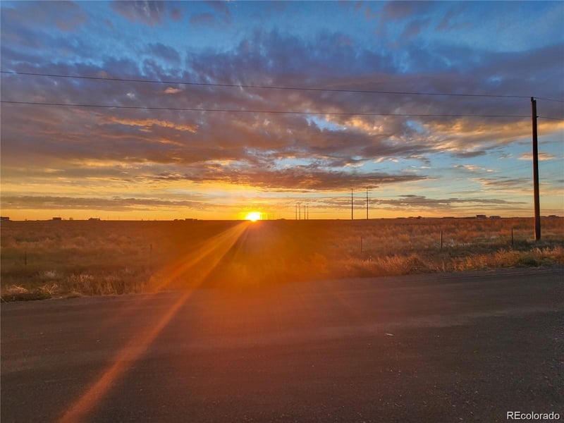 5706 Juliet Ct, Strasburg, CO 80136