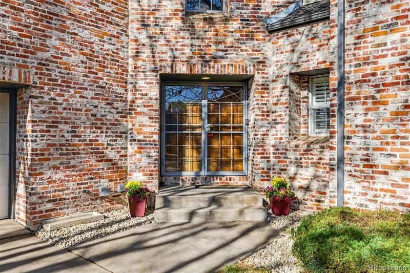 6282 Iola Ct, Englewood, CO 80111