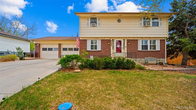 17 Clover Cir, Colorado Springs, CO 80906
