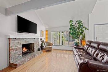 8060 Meadowdale Sq, Niwot, CO 80503