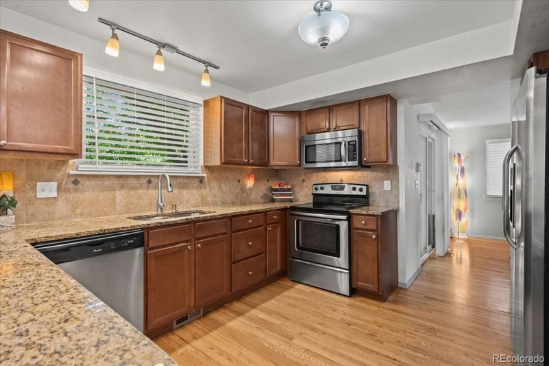 8060 Meadowdale Sq, Niwot, CO 80503