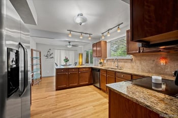 8060 Meadowdale Sq, Niwot, CO 80503