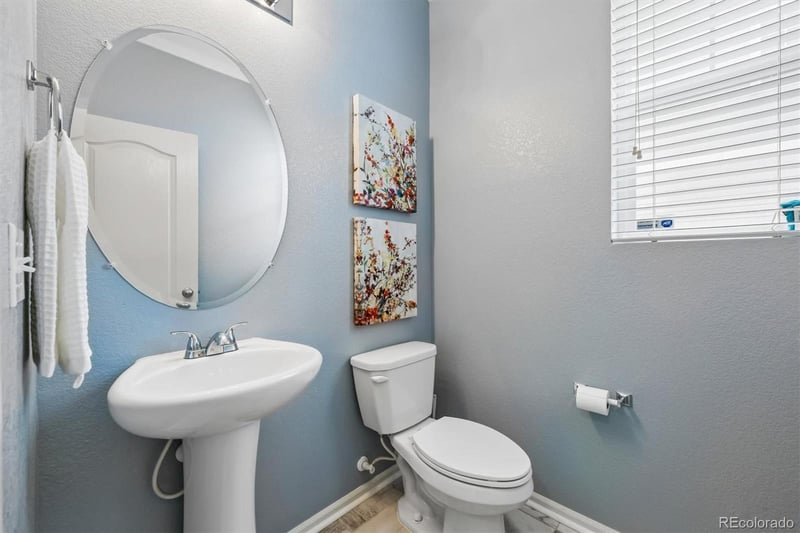 25980 E Davies Dr, Aurora, CO 80016