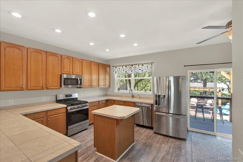 23881 Alabama Dr, Aurora, CO 80018