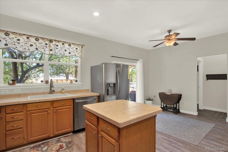 23881 Alabama Dr, Aurora, CO 80018