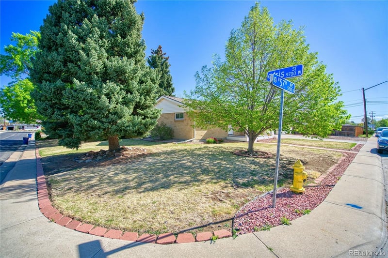 9609 57th Ave, Arvada, CO 80002