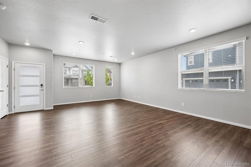 6381 Malaya St, Aurora, CO 80019