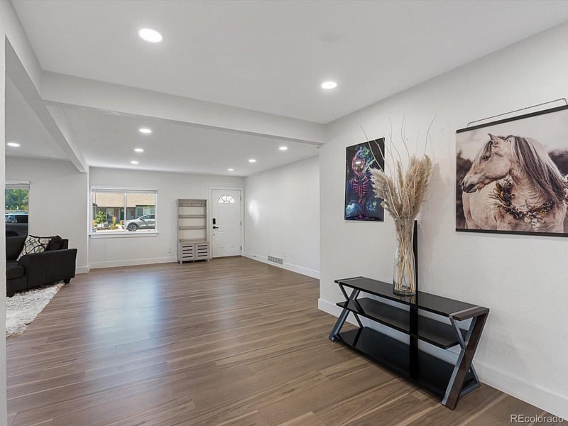 900 Troy St, Aurora, CO 80011