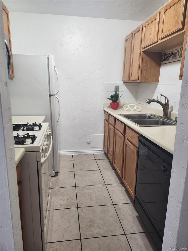 10722 Exposition Ave #117, Aurora, CO 80012