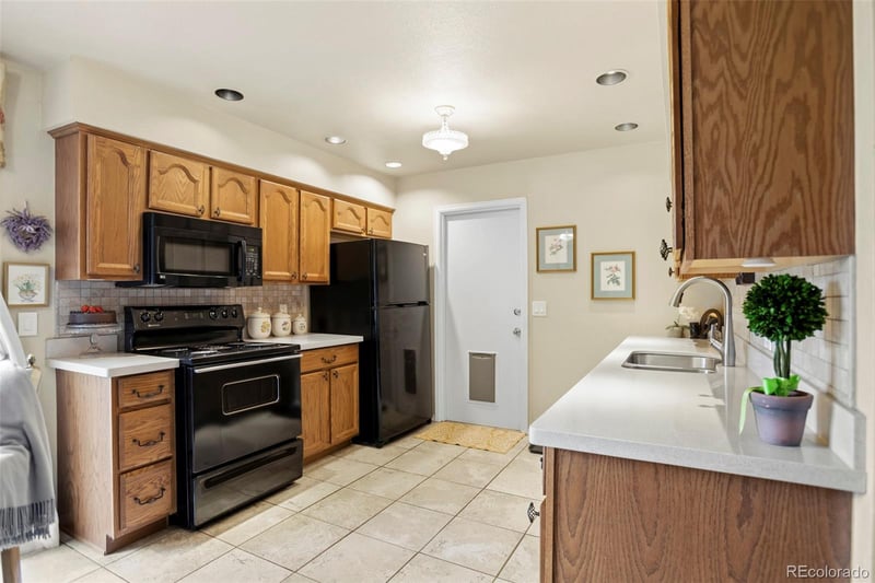 1494 Helena Cir, Aurora, CO 80017