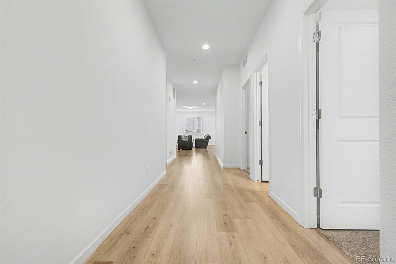 121 Vandriver Way, Aurora, CO 80018