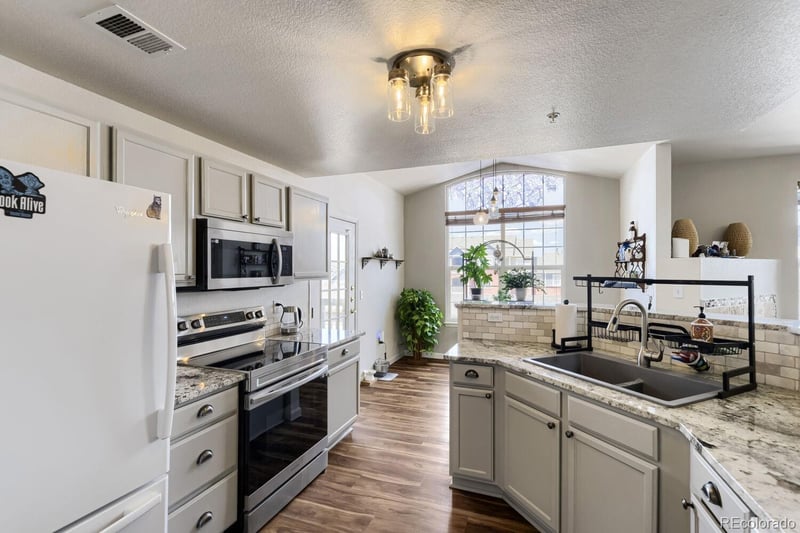 7440 Blackhawk St #202, Englewood, CO 80112