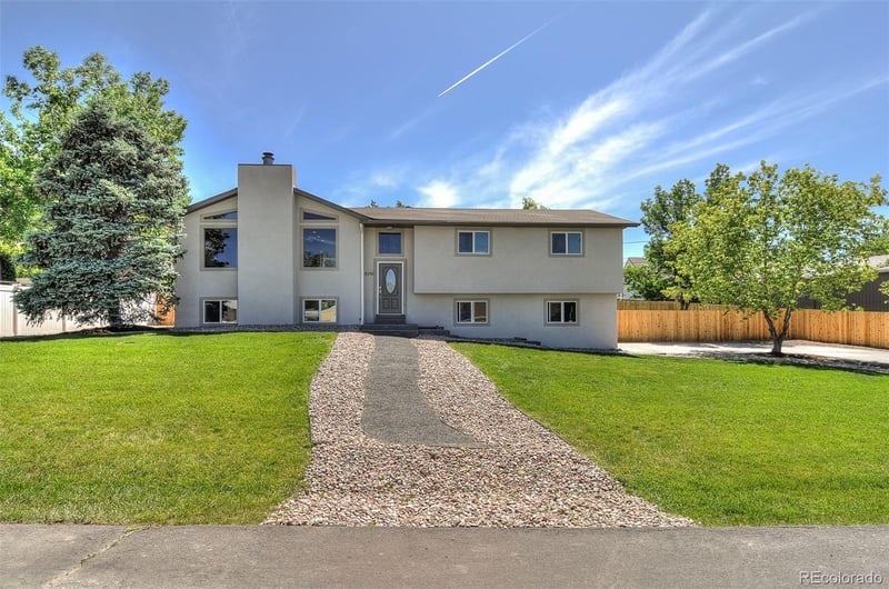 8246 Dover St, Littleton, CO 80128