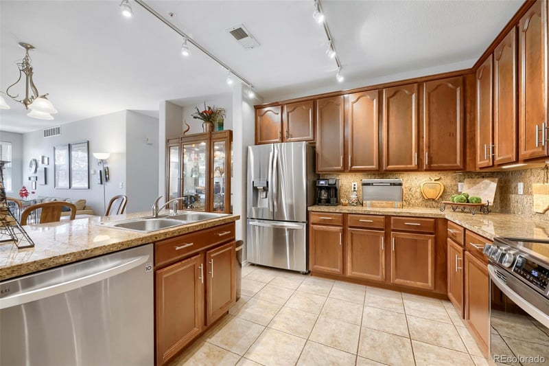 15470 Canyon Rim Dr #202, Englewood, CO 80112