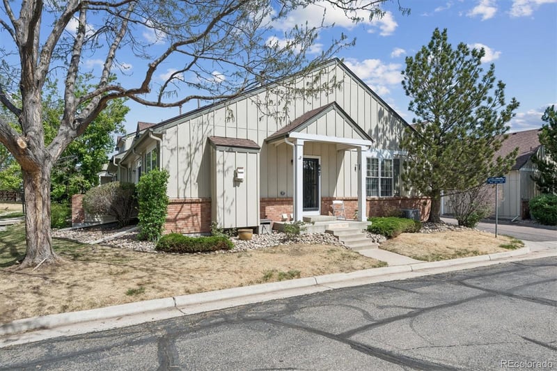 847 Evanston Cir, Aurora, CO 80012