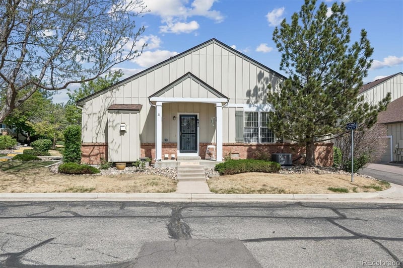 847 Evanston Cir, Aurora, CO 80012