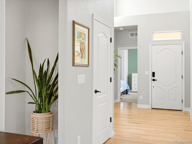 6010 Little River Way, Aurora, CO 80016