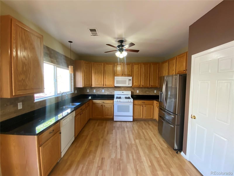 407 Ivory Cir, Aurora, CO 80011