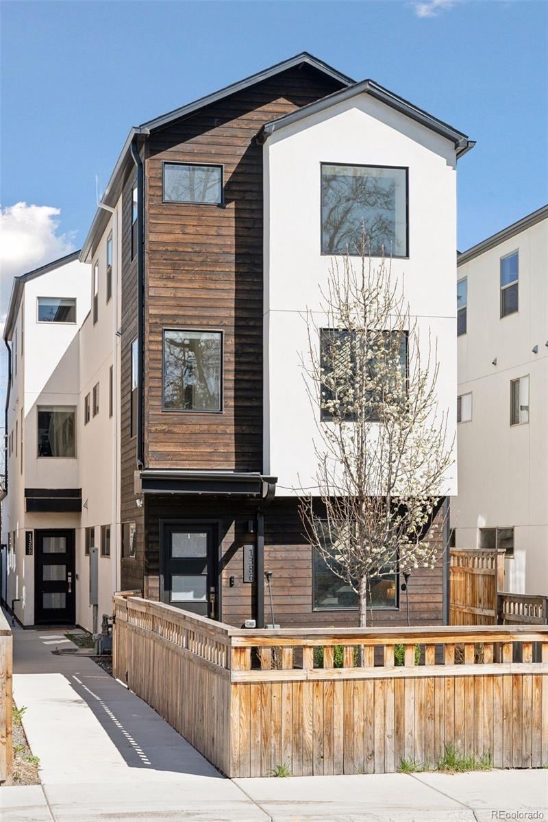 1386 Zenobia St, Denver, CO 80204