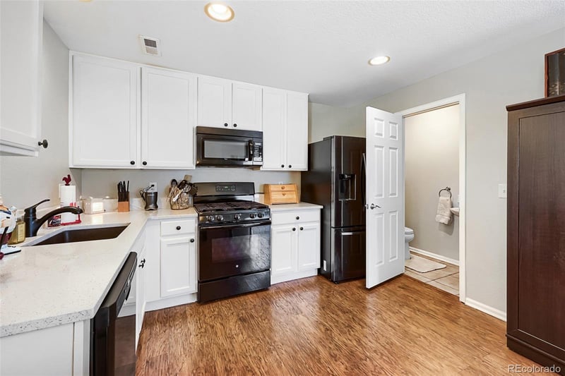 7846 Kittredge Cir, Englewood, CO 80112