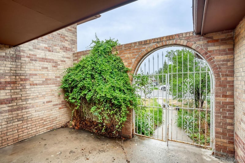 513 S Magnolia Ln, Denver, CO 80224
