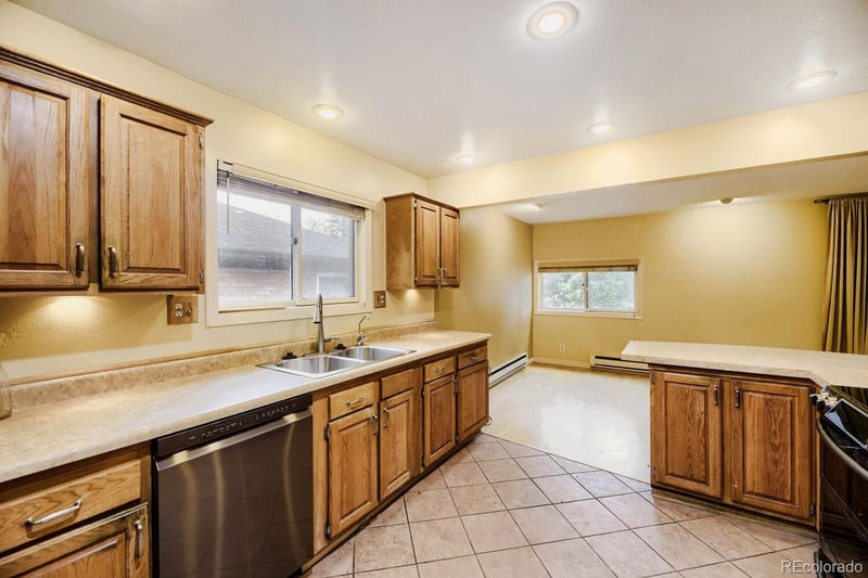385 Chenango Ave, Englewood, CO 80113